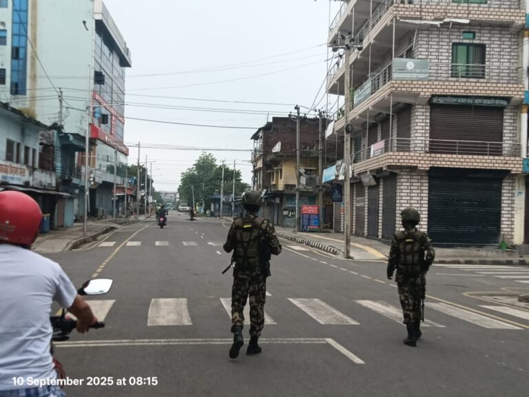 तस्बिरमा :कर्फ्यु आदेशपछि यस्तो देखियो महेन्द्रनगर बजार