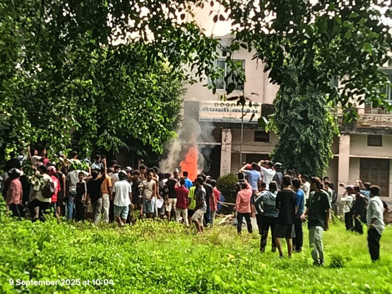 कञ्चनपुरमा जेनजी प्रदर्शन : कांग्रेस–एमाले पार्टी कार्यालयमा आगजनी, चोकचोकमा आन्दोलन